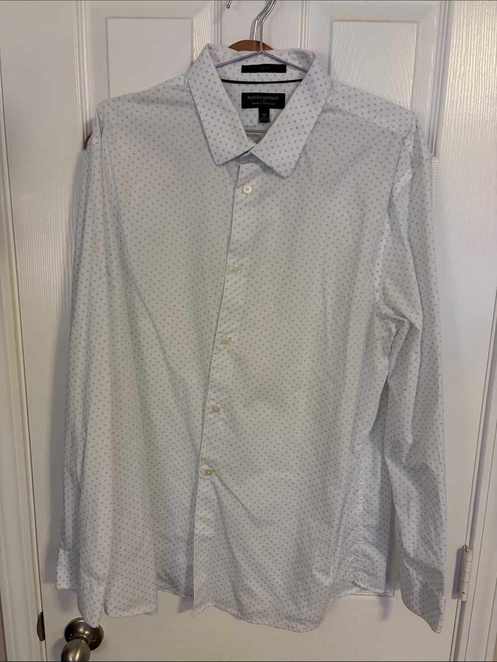 Banana Republic Men's White Dress Shirt with Light Blue Microdots